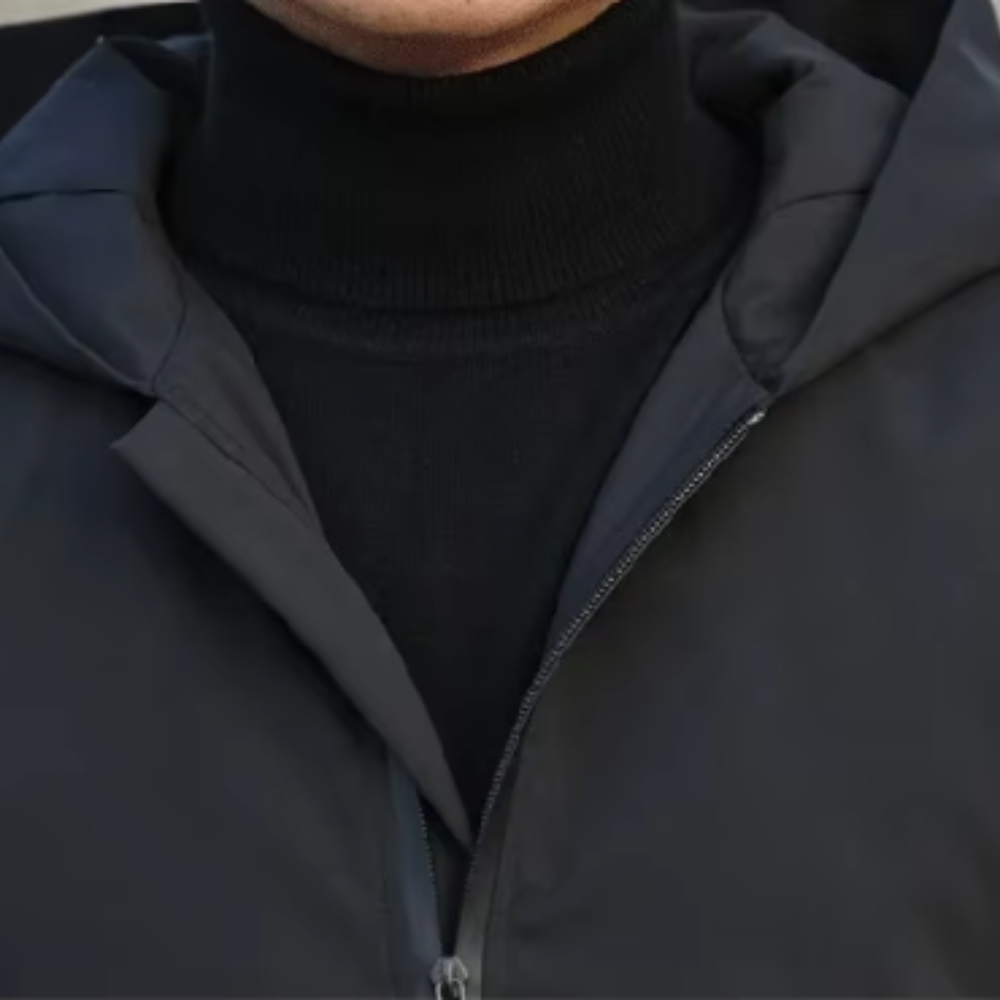 Gary – Sleek Hooded Windbreaker